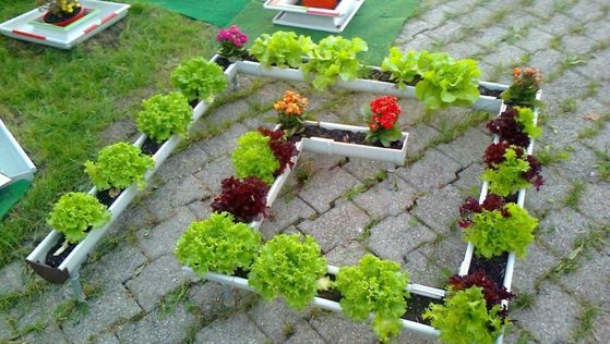 Geländer mit Blumenverschönerungsanlagen - HB Gartenschutzanlagen