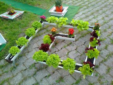 Geländer mit Blumenverschönerungsanlagen - HB Gartenschutzanlagen